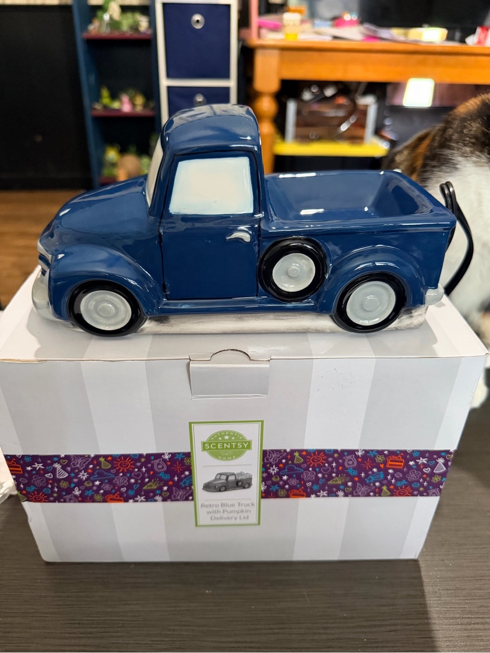 Scentsy Ceramic Retro Truck Wax Warmer in Deep Blue